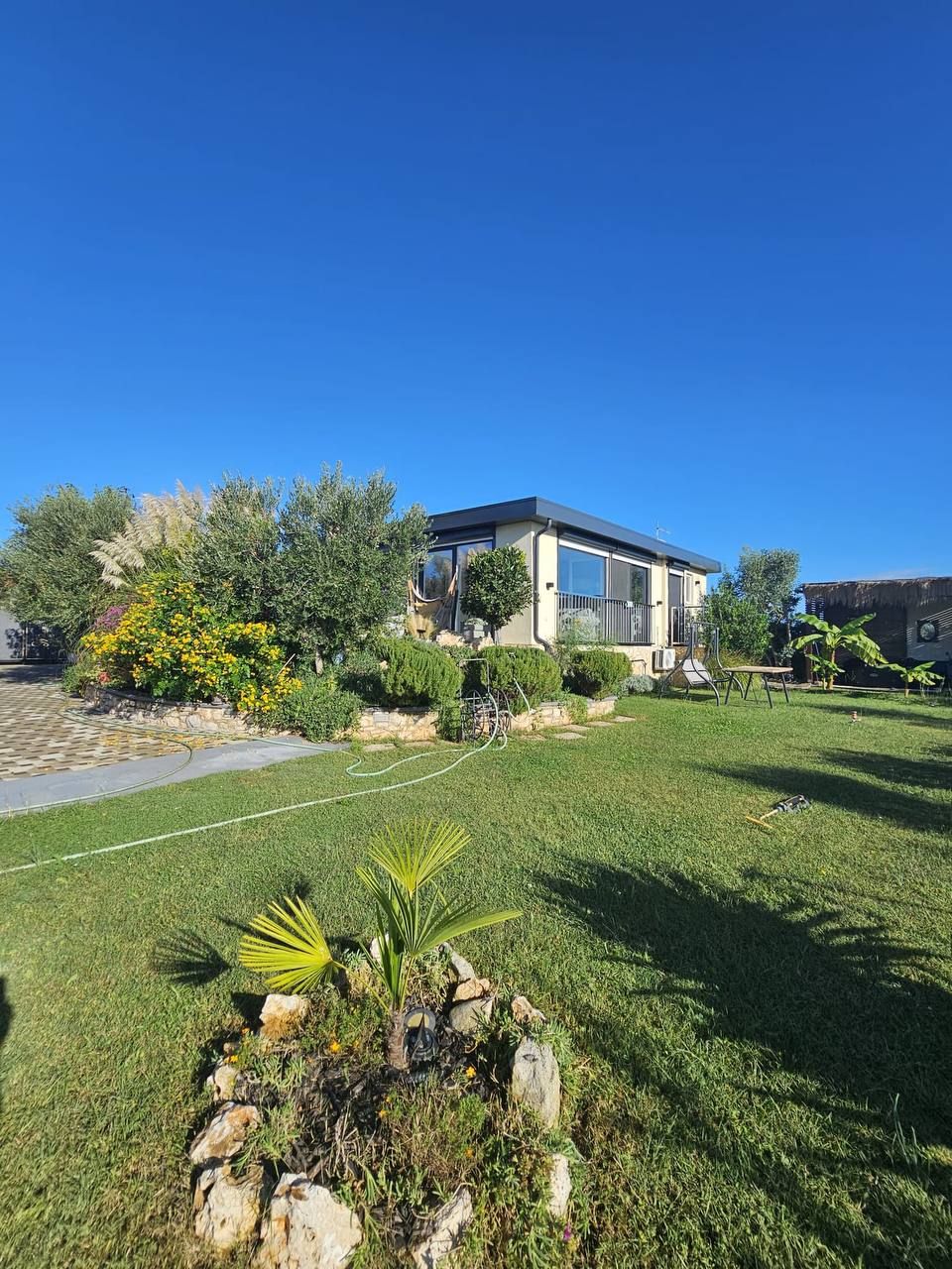 Ferienhaus Little Dream mit Garten und Palmen