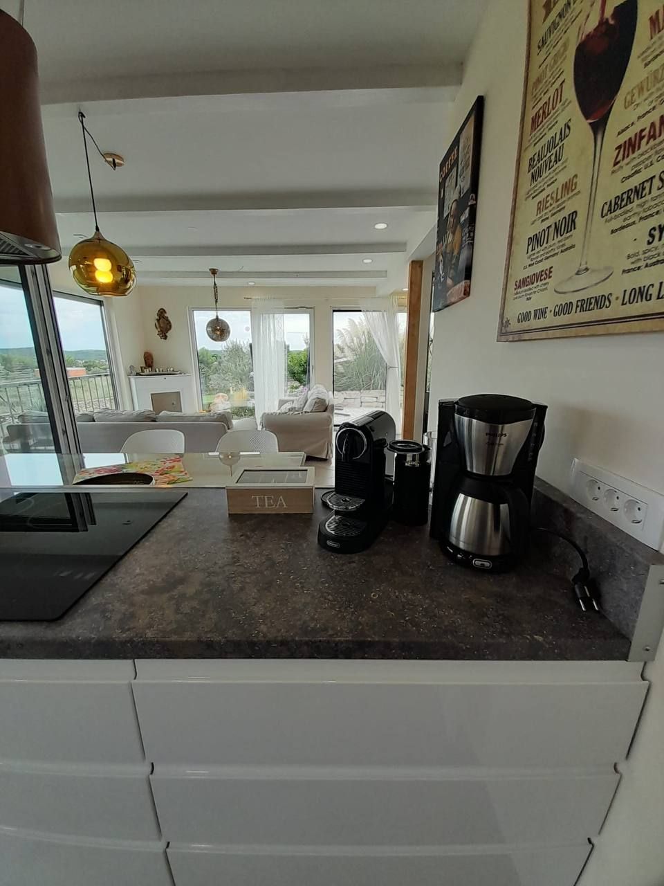 Küche mit Kaffeemaschine