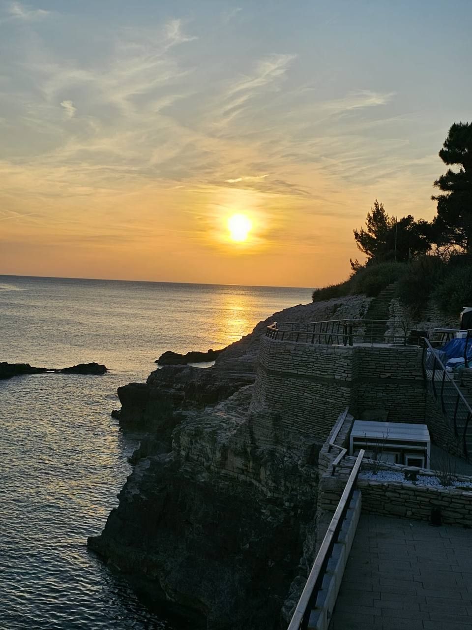 Sonnenuntergang an den Klippen